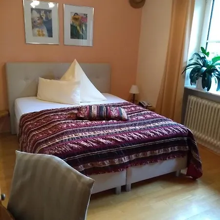 Hotel Gaestehaus Eschment 3*